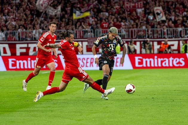 Fußball, Herren, Saison 2026 2027, 1. Bundesliga (4. Spieltag), FC Bayern München - 1. FC Union Berlin, v. l. Janik Haberer (1. FC Union Berlin), Christopher Trimmel (1. FC Union Berlin), Luis Diaz (Bayern München), 18.09.2026, Copyright: xMatthiasxKochx
