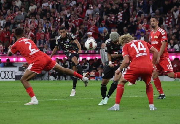 Bayerns 10 Jamal MUSIALA trifft ins Tor zum 1:0. Fussball: Muenchen - Union Berlin. Fußball - Bundesliga, FC Bayern München - 1. FC Union Berlin, 4.Spieltag, Saison 2026-2027, am 18.09.2026 in Muenchen, A L L I A N Z A R E N A, Deutschland. Quelle Copyright Credit : Oryk HAIST