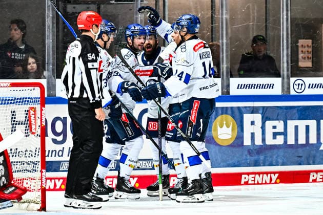 Torjubel, Jubel, Freude bei Torschütze Austen Keating (ERC Ingolstadt, 89) Riley Sheen (ERC Ingolstadt, 91) Emil Kvernmo Vasenden (ERC Ingolstadt, 14) Jackin Smallwood (ERC Ingolstadt, 23) Leon Hüttl (ERC Ingolstadt, 25), GER, Iserlohn Roosters vs. ERC Ingolstadt, Eishockey, Penny-DEL, 1. Spieltag, Spielzeit 2026 2027, 19.09.2026, GER, Iserlohn Roosters vs. ERC Ingolstadt, Eishockey, Penny-DEL, 1. Spieltag, Spielzeit 2026 2027, 19.09.2026 Iserlohn Copyright: xJonasxBrockmann Eibner-Pressefotx EP_JBN