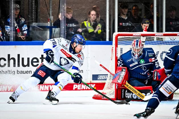 Alex Breton (ERC Ingolstadt, 75) Andreas Andy Jenike (Iserlohn Roosters, 92), GER, Iserlohn Roosters vs. ERC Ingolstadt, Eishockey, Penny-DEL, 1. Spieltag, Spielzeit 2026 2027, 19.09.2026, GER, Iserlohn Roosters vs. ERC Ingolstadt, Eishockey, Penny-DEL, 1. Spieltag, Spielzeit 2026 2027, 19.09.2026 Iserlohn Copyright: xJonasxBrockmann Eibner-Pressefotx EP_JBN