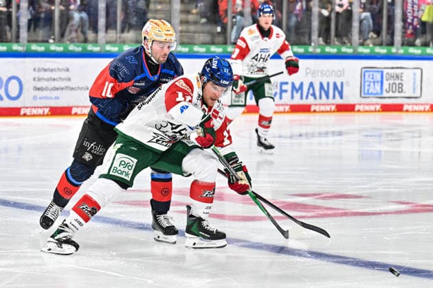 Penny DEL; Nürnberg Ice Tigers - Augsburger Panther, 18.09.2026 NUREMBERG, GERMANY; 18. SEPTEMBER: im Duell Evan BARRATT (Nürnberg Ice Tigers 10) und Sean MALONE (Augsburger Panther 17) während dem Match der Penny DEL zwischen den Nürnberg Ice Tigers und den Augsburger Panthern am 1. Spieltag im der PSD Bank Nürnberg Arena Copyright: xBEAUTIFULxSPORTS Goldbergx