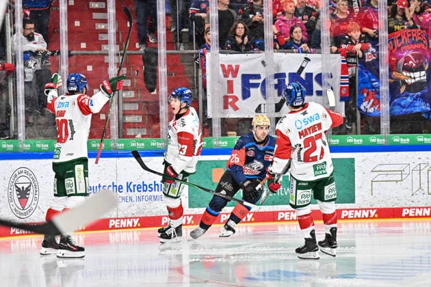 Penny DEL; Nürnberg Ice Tigers - Augsburger Panther, 18.09.2026 NUREMBERG, GERMANY; 18. SEPTEMBER: Jubel der Gäste nach dem Treffer zum 0-1 durch Jimmy LAMBERT (Augsburger Panther 23) Tor Torschuetze Freude Happy während dem Match der Penny DEL zwischen den Nürnberg Ice Tigers und den Augsburger Panthern am 1. Spieltag im der PSD Bank Nürnberg Arena Copyright: xBEAUTIFULxSPORTS Goldbergx