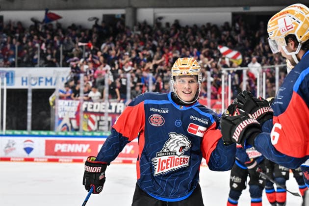 Penny DEL; Nürnberg Ice Tigers - Augsburger Panther, 18.09.2026 NUREMBERG, GERMANY; 18. SEPTEMBER: Jubel der Hausherren nach dem Treffer zum 1-1 durch Noah SAMANSKI (Nürnberg Ice Tigers 8) Tor Torschuetze Freude Happy während dem Match der Penny DEL zwischen den Nürnberg Ice Tigers und den Augsburger Panthern am 1. Spieltag im der PSD Bank Nürnberg Arena Copyright: xBEAUTIFULxSPORTS Goldbergx