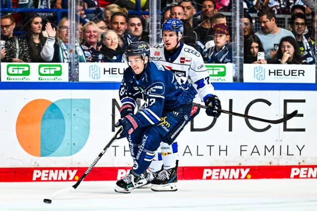 Kevin Bicker (Iserlohn Roosters, 83) Alex Breton (ERC Ingolstadt, 75), GER, Iserlohn Roosters vs. ERC Ingolstadt, Eishockey, Penny-DEL, 1. Spieltag, Spielzeit 2026 2027, 19.09.2026, GER, Iserlohn Roosters vs. ERC Ingolstadt, Eishockey, Penny-DEL, 1. Spieltag, Spielzeit 2026 2027, 19.09.2026 Iserlohn Copyright: xJonasxBrockmann Eibner-Pressefotx EP_JBN