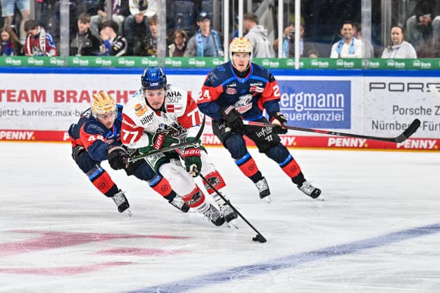 Penny DEL; Nürnberg Ice Tigers - Augsburger Panther, 18.09.2026 NUREMBERG, GERMANY; 18. SEPTEMBER: im Duell Josef EHAM (Nürnberg Ice Tigers 44) und Luke TOPOROWSKI (Augsburger Panther 77) während dem Match der Penny DEL zwischen den Nürnberg Ice Tigers und den Augsburger Panthern am 1. Spieltag im der PSD Bank Nürnberg Arena Copyright: xBEAUTIFULxSPORTS Goldbergx