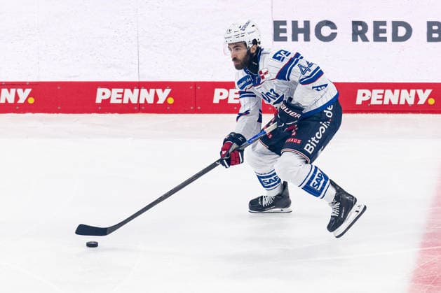 Anthony Greco (Adler Mannheim, 44) GER, EHC Red Bull Muenchen vs. Adler Mannheim, Eishockey, DEL, Saison 2026 2027, 1. Spieltag, 18.09.2026. Foto: HMB Media Franz Feiner Copyright: HMBxMedia FranzxFeiner