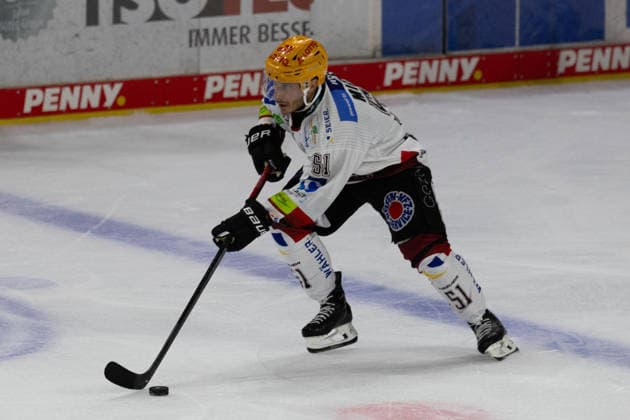 Krefeld, Deutschland 18. September 2026: PENNY DEL - 2026 2027 - Sp. 1 - Krefeld Pinguine gegen Fischtown Pinguins Bremerhaven Im Bild: Andy Miele (Pinguins) mit Puck YAYLA ARENA Nordrhein Westfalen Copyright: xFotostandx xGoertzx