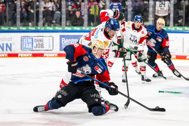 18.09.2026 - Eishockey - Saison 2026 2027 - Penny DEL - Nürnberg Ice Tigers Icetigers - Augsburger Panther Augsburg - ThHa - xthxhax - Torschuss Noah Samanski (8, Nürnberg Ice Tigers, NIT ) Kyle Wood (37, Augsburger Panther, AEV )