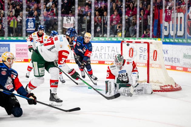18.09.2026 - Eishockey - Saison 2026 2027 - Penny DEL - Nürnberg Ice Tigers Icetigers - Augsburger Panther Augsburg - ThHa - xthxhax - Torschuss Noah Samanski (8, Nürnberg Ice Tigers, NIT ) Kyle Wood (37, Augsburger Panther, AEV ), Tor gegen Tobias Ancicka (45, Augsburger Panther, AEV )