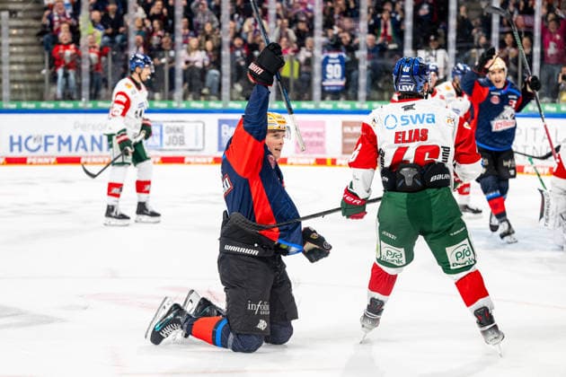 18.09.2026 - Eishockey - Saison 2026 2027 - Penny DEL - Nürnberg Ice Tigers Icetigers - Augsburger Panther Augsburg - ThHa - xthxhax - Torjubel, Freude, Jubel Noah Samanski (8, Nürnberg Ice Tigers, NIT ) und Teamkollegen