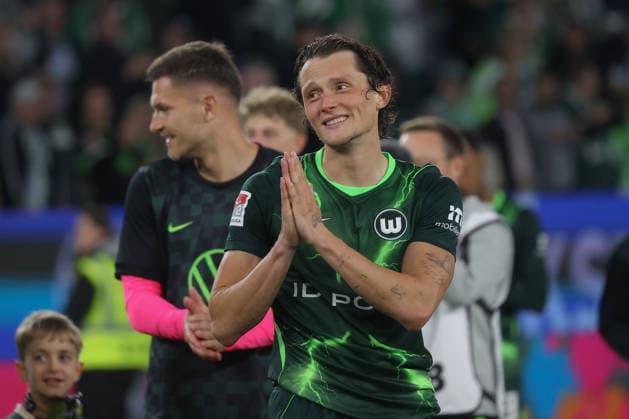 18.09.2026, xgox, Fussball, 2. Bundesliga, VfL Wolfsburg - SV Darmstadt 98 v.l. Fabian Reese (Wolfsburg, 11) Jubel ueber den Sieg, Jubel nach Spielende (DFL DFB REGULATIONS PROHIBIT ANY USE OF PHOTOGRAPHS as IMAGE SEQUENCES and or QUASI-VIDEO) Wolfsburg