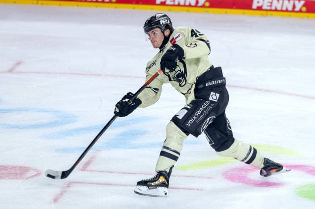 18.09.2026, Eishockey, DEL, Kölner Haie - Grizzlys Wolfsburg, 1.Spieltag, Saison 2026 27, Lanxess-Arena Köln: Bobby Lynch (Grizzlys Wolfsburg 49) Nordrhein-Westfalen Deutschland
