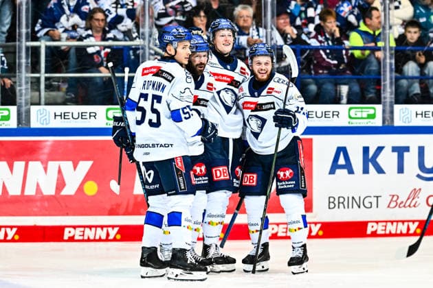 Torjubel, Jubel, Freude bei Torschütze Riley Sheen (ERC Ingolstadt, 91) Edwin Tropmann (ERC Ingolstadt, 55) Nicolas Appendino (ERC Ingolstadt, 21), GER, Iserlohn Roosters vs. ERC Ingolstadt, Eishockey, Penny-DEL, 1. Spieltag, Spielzeit 2026 2027, 19.09.2026, GER, Iserlohn Roosters vs. ERC Ingolstadt, Eishockey, Penny-DEL, 1. Spieltag, Spielzeit 2026 2027, 19.09.2026 Iserlohn Copyright: xJonasxBrockmann Eibner-Pressefotx EP_JBN