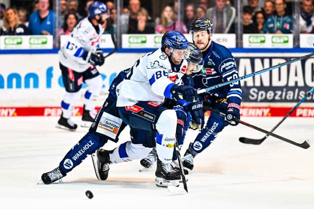 Daniel Neumann (Iserlohn Roosters, 22) Daniel Pietta (ERC Ingolstadt, 86), GER, Iserlohn Roosters vs. ERC Ingolstadt, Eishockey, Penny-DEL, 1. Spieltag, Spielzeit 2026 2027, 19.09.2026, GER, Iserlohn Roosters vs. ERC Ingolstadt, Eishockey, Penny-DEL, 1. Spieltag, Spielzeit 2026 2027, 19.09.2026 Iserlohn Copyright: xJonasxBrockmann Eibner-Pressefotx EP_JBN