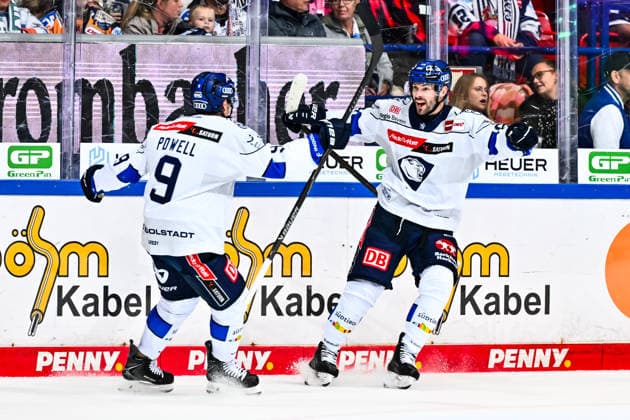 Torjubel, Jubel, Freude bei Torschütze Austen Keating (ERC Ingolstadt, 89) Myles Powell (ERC Ingolstadt, 9), GER, Iserlohn Roosters vs. ERC Ingolstadt, Eishockey, Penny-DEL, 1. Spieltag, Spielzeit 2026 2027, 19.09.2026, GER, Iserlohn Roosters vs. ERC Ingolstadt, Eishockey, Penny-DEL, 1. Spieltag, Spielzeit 2026 2027, 19.09.2026 Iserlohn Copyright: xJonasxBrockmann Eibner-Pressefotx EP_JBN