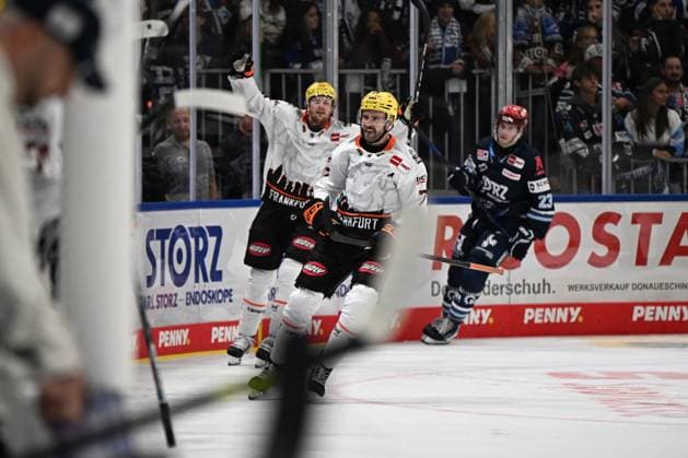 Jubel bei Daniel Pfaffengut (Loewen Frankfurt 77) Schwenninger Wild Wings gegen Loewen Frankfurt, DEL, Hauptrunde, Spiel 1, Saison 2026 2027, 20260918 Schwenninger Wild Wings gegen Loewen Frankfurt, DEL, Hauptrunde, Spiel 1, Saison 2026 2027, 20260918 Schwenningen Copyright: xEibner-Pressefoto SvenxLaeglerx EP_SVL