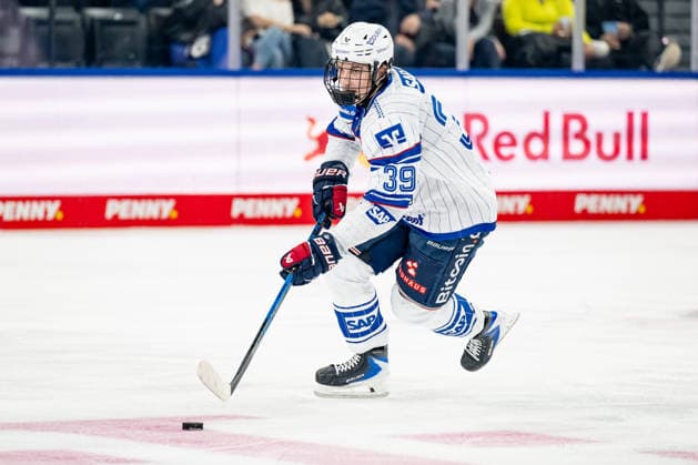Max Calce (Adler Mannheim, 39) GER, EHC Red Bull Muenchen vs. Adler Mannheim, Eishockey, DEL, Saison 2026 2027, 1. Spieltag, 18.09.2026. Foto: HMB Media Heike Feiner Copyright: HMBxMedia HeikexFeiner