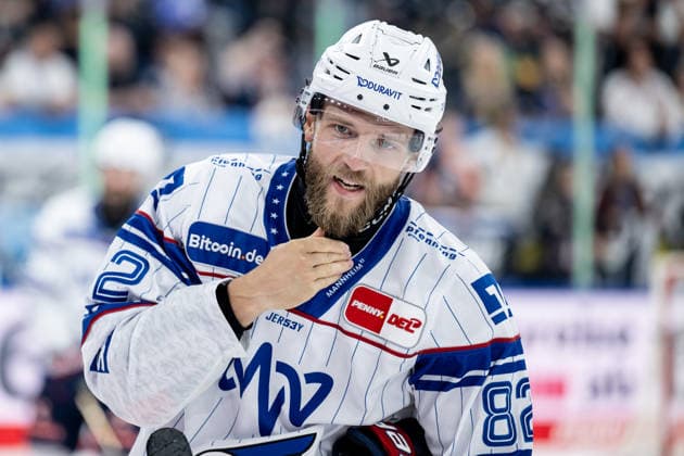 Hayden Shaw (Adler Mannheim, 82) GER, EHC Red Bull Muenchen vs. Adler Mannheim, Eishockey, DEL, Saison 2026 2027, 1. Spieltag, 18.09.2026. Foto: HMB Media Heike Feiner Copyright: HMBxMedia HeikexFeiner