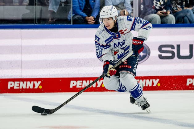 Alexander Ehl (Adler Mannheim, 28) GER, EHC Red Bull Muenchen vs. Adler Mannheim, Eishockey, DEL, Saison 2026 2027, 1. Spieltag, 18.09.2026. Foto: HMB Media Heike Feiner Copyright: HMBxMedia HeikexFeiner