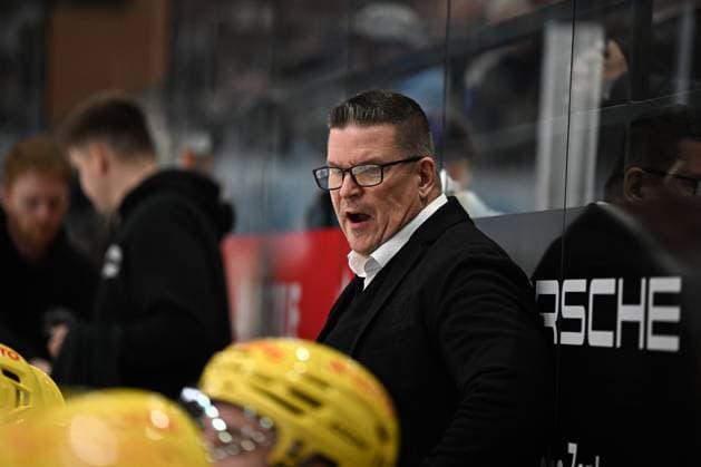 Tom Pokel (Head Coach Loewen Frankfurt) Schwenninger Wild Wings gegen Loewen Frankfurt, DEL, Hauptrunde, Spiel 1, Saison 2026 2027, 20260918 Schwenninger Wild Wings gegen Loewen Frankfurt, DEL, Hauptrunde, Spiel 1, Saison 2026 2027, 20260918 Schwenningen Copyright: xEibner-Pressefoto SvenxLaeglerx EP_SVL