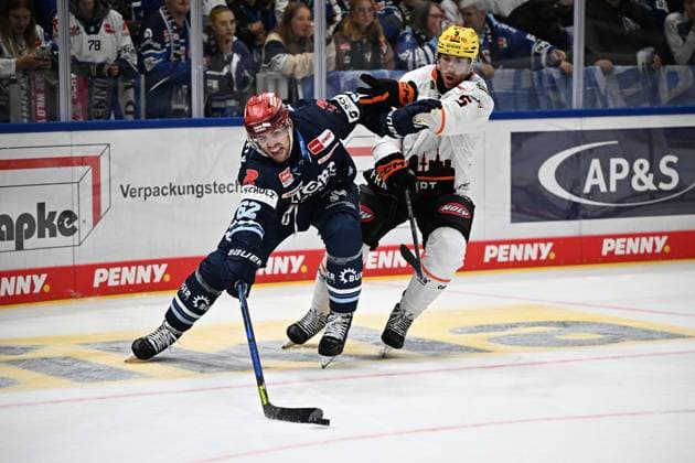 (v.l.n.r.) Thomas Schemitsch (Schwenninger Wild Wings) 62 Bjoern Krupp (Loewen Frankfurt 5) Schwenninger Wild Wings gegen Loewen Frankfurt, DEL, Hauptrunde, Spiel 1, Saison 2026 2027, 20260918 Schwenninger Wild Wings gegen Loewen Frankfurt, DEL, Hauptrunde, Spiel 1, Saison 2026 2027, 20260918 Schwenningen Copyright: xEibner-Pressefoto SvenxLaeglerx EP_SVL