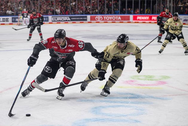COLOGNE, GERMANY - 18 SEPTEMBER, 2026: Kevin Niedenz, Justin Feser - The PENNY DEL Ice hockey, Eishockey match Koelner Haie vs. Grizzlys Wolfsburg at LANXESS arena.  Copyright: xVitaliixKliuievx