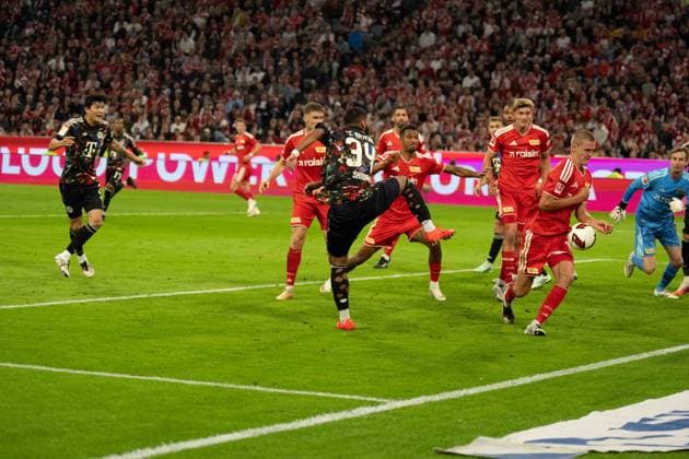 18.09.2026: Fußball: FC Bayern München - Union Berlin, 4. Spieltag der 1. Bundesliga in der Allianz Arena in München Torschuss Ismael Saibari (FC Bayern Munchen, 34) WICHTIGER HINWEIS: Gemäß den Vorgaben der DFL und des DFB ist es untersagt, in dem Stadion und oder vom Spiel angefertigte Fotoaufnahmen in Form von Sequenzbildern und oder videoähnlichen Fotostrecken zu verwerten bzw. verwerten zu lassen. Copyright: xJamesxZabelx
