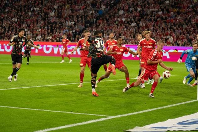 18.09.2026: Fußball: FC Bayern München - Union Berlin, 4. Spieltag der 1. Bundesliga in der Allianz Arena in München Torschuss Ismael Saibari (FC Bayern Munchen, 34) WICHTIGER HINWEIS: Gemäß den Vorgaben der DFL und des DFB ist es untersagt, in dem Stadion und oder vom Spiel angefertigte Fotoaufnahmen in Form von Sequenzbildern und oder videoähnlichen Fotostrecken zu verwerten bzw. verwerten zu lassen. Copyright: xJamesxZabelx