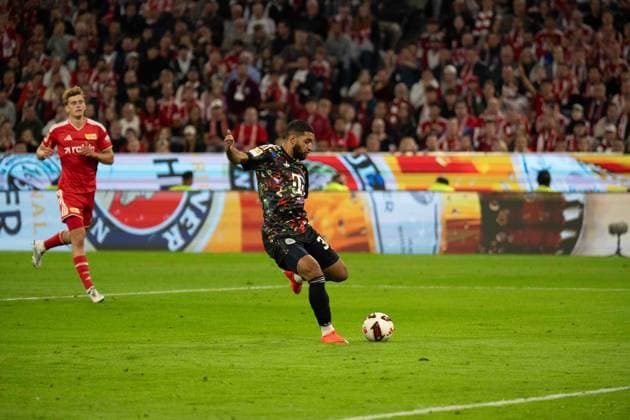 18.09.2026: Fußball: FC Bayern München - Union Berlin, 4. Spieltag der 1. Bundesliga in der Allianz Arena in München Torschuss Ismael Saibari (FC Bayern Munchen, 34) zum 5:0 WICHTIGER HINWEIS: Gemäß den Vorgaben der DFL und des DFB ist es untersagt, in dem Stadion und oder vom Spiel angefertigte Fotoaufnahmen in Form von Sequenzbildern und oder videoähnlichen Fotostrecken zu verwerten bzw. verwerten zu lassen. Copyright: xJamesxZabelx