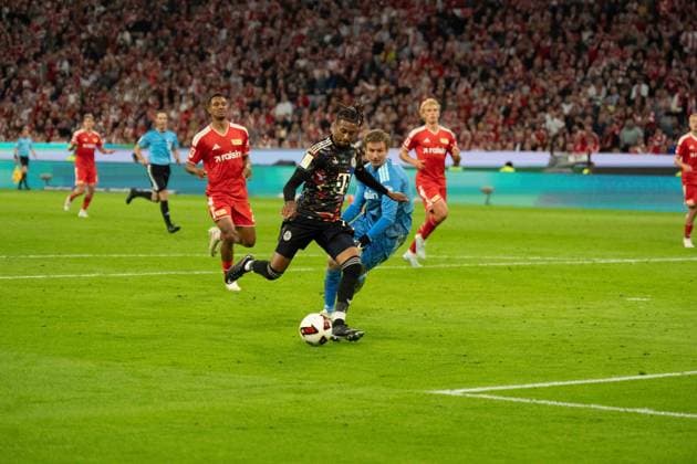 18.09.2026: Fußball: FC Bayern München - Union Berlin, 4. Spieltag der 1. Bundesliga in der Allianz Arena in München Torschuss Michael Olise (FC Bayern Munchen, 17) zum 6:0. WICHTIGER HINWEIS: Gemäß den Vorgaben der DFL und des DFB ist es untersagt, in dem Stadion und oder vom Spiel angefertigte Fotoaufnahmen in Form von Sequenzbildern und oder videoähnlichen Fotostrecken zu verwerten bzw. verwerten zu lassen. Copyright: xJamesxZabelx