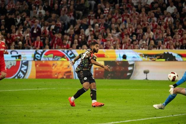 18.09.2026: Fußball: FC Bayern München - Union Berlin, 4. Spieltag der 1. Bundesliga in der Allianz Arena in München Torschuss Ismael Saibari (FC Bayern Munchen, 34) zum 5:0 WICHTIGER HINWEIS: Gemäß den Vorgaben der DFL und des DFB ist es untersagt, in dem Stadion und oder vom Spiel angefertigte Fotoaufnahmen in Form von Sequenzbildern und oder videoähnlichen Fotostrecken zu verwerten bzw. verwerten zu lassen. Copyright: xJamesxZabelx