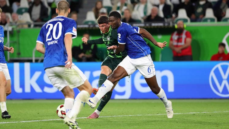 VfL vs. Darmstadt, 2. BL Wolfsburg, 18.09.2026, Fußball, Herren, 2. BL, Saison 2026 2027, VfL Wolfsburg vs. SV Darmstadt 98: Alessio Besio (VfL Wolfsburg), Patric Pfeiffer (SV Darmstadt 98) (DFL DFB REGULATIONS PROHIBIT ANY USE OF PHOTOGRAPHS as IMAGE SEQUENCES and or QUASI-VIDEO) Volkswagen Arena Niedersachsen Deutschland