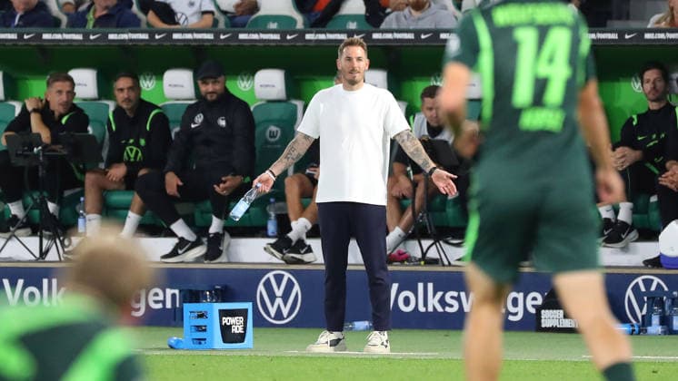 VfL vs. Darmstadt, 2. BL Wolfsburg, 18.09.2026, Fußball, Herren, 2. BL, Saison 2026 2027, VfL Wolfsburg vs. SV Darmstadt 98: Cheftrainer Tobias Strobl (VfL Wolfsburg) (DFL DFB REGULATIONS PROHIBIT ANY USE OF PHOTOGRAPHS as IMAGE SEQUENCES and or QUASI-VIDEO) Volkswagen Arena Niedersachsen Deutschland
