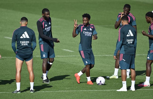Real Madrid holds training session ahead of the LaLiga MADRID, SPAIN - SEPTEMBER 19: Antonio Rudiger (3rd L) and Vinicius Junior (3rd R) of Real Madrid take part in a training session ahead of the LaLiga Week 7 match against Atletico Madrid at the club s Ciudad Real Madrid training facilities in Valdebebas, Madrid, Spain, on September 19, 2026. Burak Akbulut Anadolu Madrid Spain. Editorial use only. Please get in touch for any other usage.  Copyright: x2026xAnadoluxBurakxAkbulutx