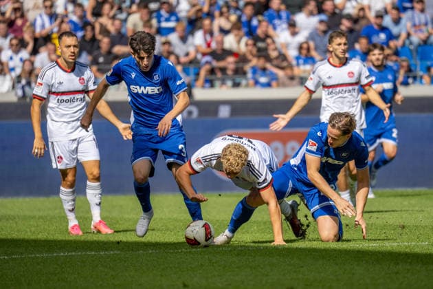 19.09.2026, xdaymx, Fussball 2.Bundesliga, Karlsruher SC - 1.FC Nürnberg. vr. Franke, Marcel (Karlsruher SC) grätscht Piet Scobel (1.FC Nürnberg) um. (DFL DFB REGULATIONS PROHIBIT ANY USE OF PHOTOGRAPHS as IMAGE SEQUENCES and or QUASI-VIDEO) Karlsruhe