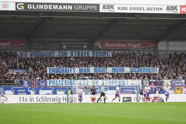 Fußball I Herren I Saison 2026-2027 I 2. Bundesliga I 6. Spieltag I Holstein Kiel - VfL Osnabrück I 19.09.2026 Spruchbanner der Kieler Fans Kiel Holstein-Stadion Schleswig-Holstein Deutschland Copyright: xLobeca MaschaxHolmx