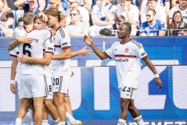 19.09.2026, xdaymx, Fussball 2.Bundesliga, Karlsruher SC - 1.FC Nürnberg. Torjubel vom Torschützen Mohamed AlÃ¬ Zoma (1.FC Nürnberg) zum 0:1 für Nürnberg mit der Mannschaft. (DFL DFB REGULATIONS PROHIBIT ANY USE OF PHOTOGRAPHS as IMAGE SEQUENCES and or QUASI-VIDEO) Karlsruhe