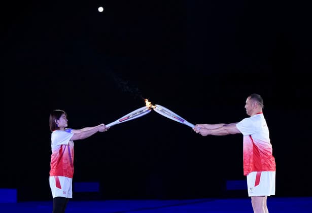 (260919) -- NAGOYA, Sept. 19, 2026 -- Takahashi Ayaka (L) and Murofushi Koji of Japan hand over the flame during the opening ceremony of the 20th Asian Games Aichi-Nagoya 2026 in Nagoya, Japan, Sept. 19, 2026. ) (SP)JAPAN-NAGOYA-ASIAN GAMES-OPENING CEREMONY CheongxKamxKa 