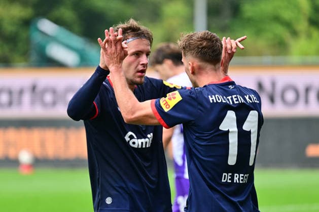 19.09.2026, Fußball, Herren, 2.BL (Bundesliga), Saison 2026 2027, Holstein Kiel - VfL Osnabrück, 6. Spieltag, KSV, Holstein-Stadion Holstein Jubel von Leon Parduzi und Gyan de Regt (re.) Kiel, Holstein-Stadion Holstein-Stadion Schleswig-Holstein Deutschland