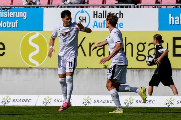 v.li.: Torschütze Mert Tasdelen (SVS, 11), Max Christiansen (SVS, 26), Spieler vom SV Sandhausen (SVS), jubeln über das Tor zum 1:0, Jubel, Torjubel, Torerfolg, celebrate the goal, goal, celebration, jubelt ueber das Tor, Freuen, Freude, freut sich, optimistisch, positiv, Spielszene, Highlight, Action, Aktion, 19.09.2026, Sandhausen (Deutschland), Fussball, Regionalliga Südwest, SV Sandhausen - SSV Ulm 1846