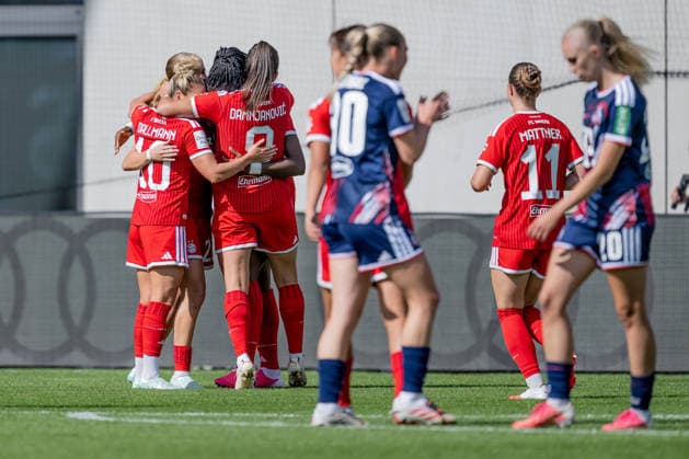 Die Muenchnerinnen bejubeln mit Edna Imade (FC Bayern Muenchen Frauen, 29) deren Tor zum 2:0 GER, FC Bayern Muenchen Frauen vs. 1. FC Koeln, Fussball, Google Pixel Frauen-Bundesliga, 5. Spieltag, Saison 2026 2027, 19.09.2026 (DFL DFB REGULATIONS PROHIBIT ANY USE OF PHOTOGRAPHS as IMAGE SEQUENCES and or QUASI-VIDEO). Foto: HMB Media Heike Feiner Copyright: HMBxMedia HeikexFeiner