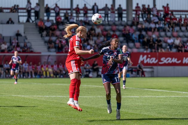 Kampf um den Ball Zweikampf zwischen Glodis Perla Viggosdottir (FC Bayern Muenchen Frauen, 04) und Lydia Andrade (1. FC Koeln, 17) GER, FC Bayern Muenchen Frauen vs. 1. FC Koeln, Fussball, Google Pixel Frauen-Bundesliga, 5. Spieltag, Saison 2026 2027, 19.09.2026 (DFL DFB REGULATIONS PROHIBIT ANY USE OF PHOTOGRAPHS as IMAGE SEQUENCES and or QUASI-VIDEO). Foto: HMB Media Heike Feiner Copyright: HMBxMedia HeikexFeiner