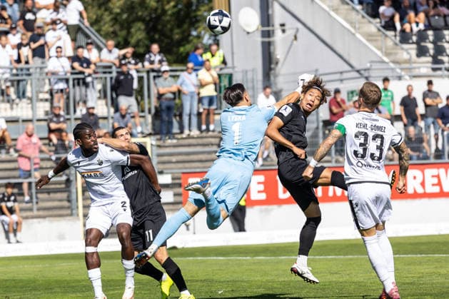 SV Sandhausen vs. SSV Ulm 1846 Fußball, Fussball, Regionalliga Südwest, 8. Spieltag, Stadion am Hardtwald Sandhausen 19.09.26 Kopfball Torschuss Torjubel Jubel Freude nach Treffer Tor Torschuss zum 1:1 durch Masaaki Takahara (SSV Ulm 1846 Fußball, 23) SV Sandhausen vs. SSV Ulm 1846 Fußball, Fussball, Regionalliga Südwest, 8. Spieltag, Stadion am Hardtwald Sandhausen 19.09.26 Foto: Lucca Fundel Sandhausen Stadion am Hardtwald Baden-Württemberg Deutschland