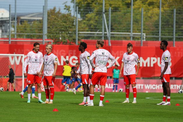19.09.2026, xusrbx, Fussball Regionalliga Suedwest, FSV Mainz 05 U23 - 1.FC Kaiserslautern II v.l. die Spieler von Mainz 05, vor dem Spiel, Mainz