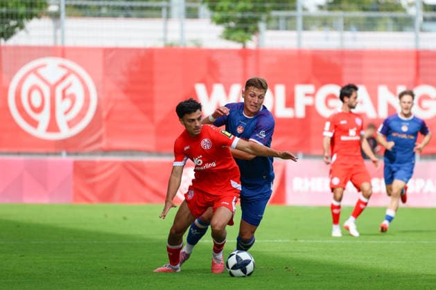 19.09.2026, xusrbx, Fussball Regionalliga Suedwest, FSV Mainz 05 U23 - 1.FC Kaiserslautern II v.l. Jusuf Ugljanin (1. FSV Mainz 05 II, 17), Oleg Scacun (1. FC Kaiserslautern II, 24), Mainz