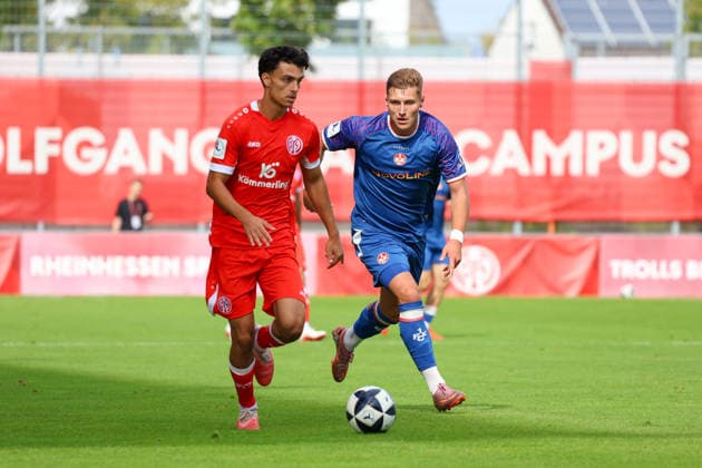 19.09.2026, xusrbx, Fussball Regionalliga Suedwest, FSV Mainz 05 U23 - 1.FC Kaiserslautern II v.l. Jusuf Ugljanin (1. FSV Mainz 05 II, 17), Oleg Scacun (1. FC Kaiserslautern II, 24), Mainz