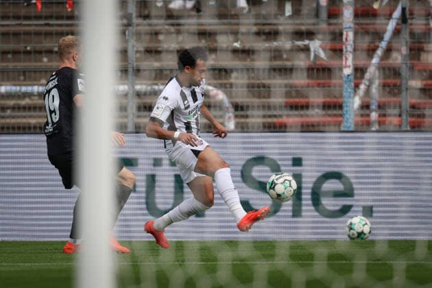 3. Liga - Saison 2026 27 - Victoria Köln - FC Ingolstadt 04 - Nishan Velupillay (Nr.28 - FCI) - Meiko Sponsel (Nr.19 - Viktoria Köln) - Foto: Meyer Jürgen 3. Liga - Saison 2026 27 - Victoria Köln - FC Ingolstadt 04