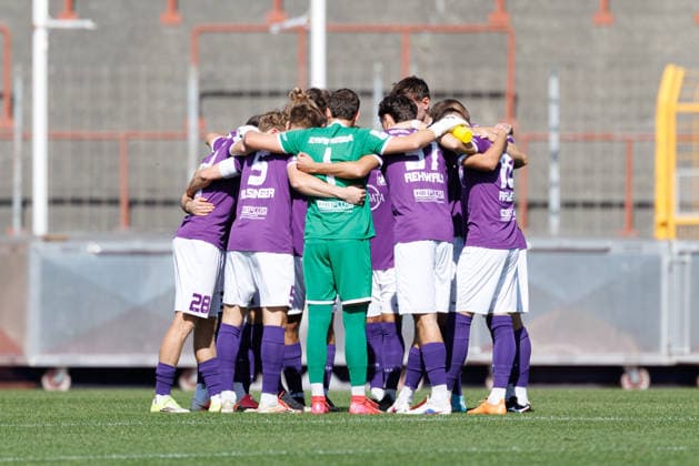 Team (TSV Schwaben Augsburg ), Spielerkreis beim Spiel zwischen TSV Schwaben Augsburg v TSV Landsberg, Fussball, Herren, Regionalliga Bayern, 2026 2027, 10.Spieltag am 19.09.2026 in Augsburg, Rosenaustadion. Bayern Deutschland
