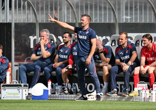 19.09.2026, xsltx, Fussball Regionalliga Suedwest, Eintracht Frankfurt U21, U 21 - TSV Steinbach Haiger v.l.Hüsni Tahiri (Trainer TSV Steinbach Haiger)