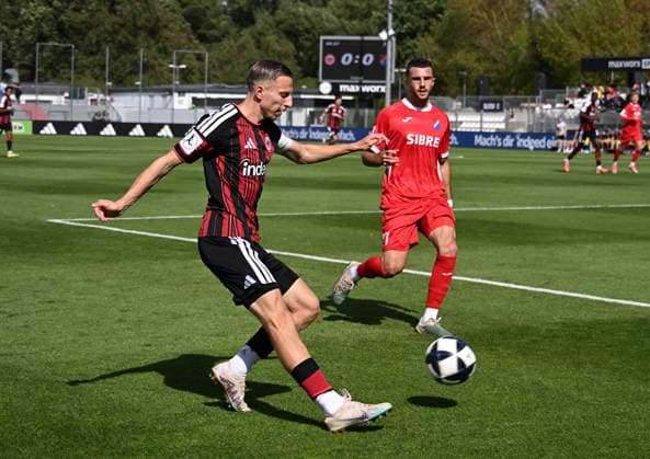 19.09.2026, xsltx, Fussball Regionalliga Suedwest, Eintracht Frankfurt U21, U 21 - TSV Steinbach Haiger v.l. Nico Ochojski (Eintracht Frankfurt U21), Till Hausotter (TSV Steinbach Haiger)
